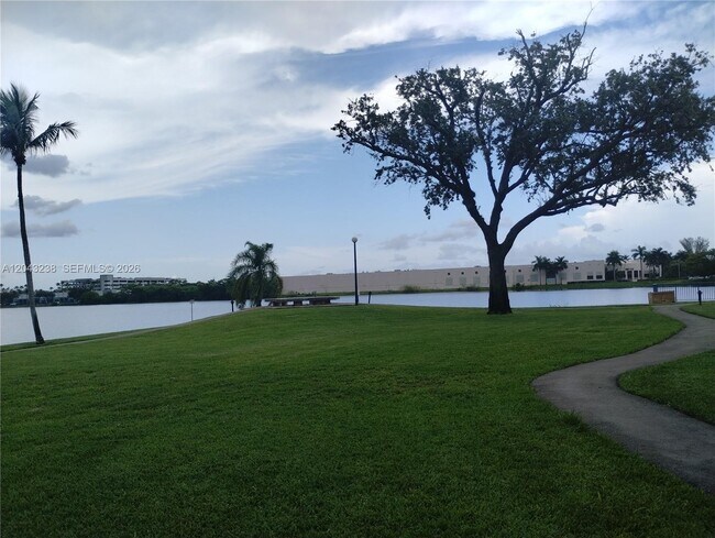 Foto del edificio - 15509 N Miami Lakeway