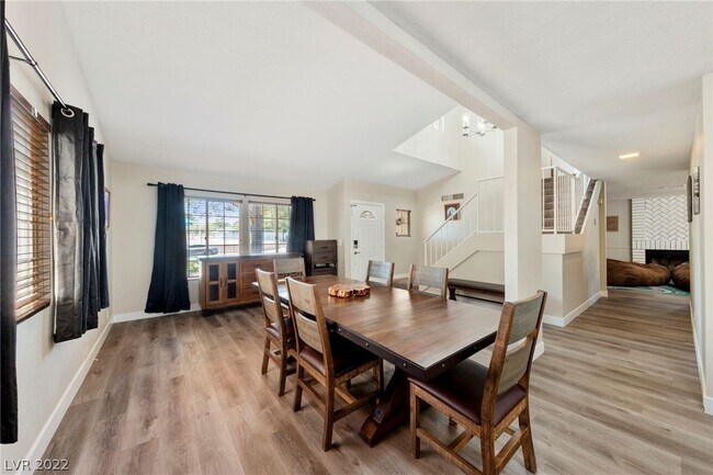 Foto del edificio - 2342 Viewcrest Rd