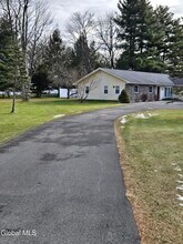 Building Photo - 7 Bedford Dr