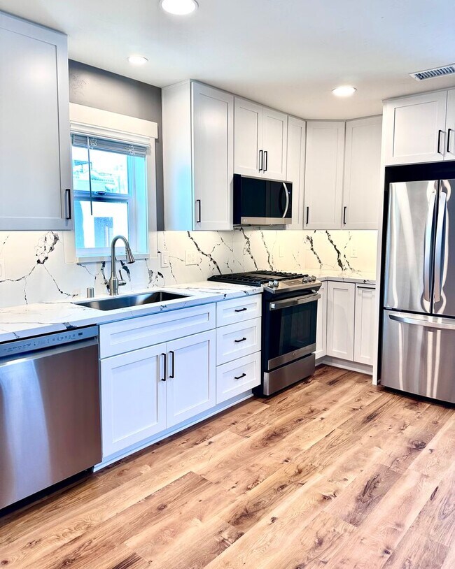 Building Photo - Third Avenue Duplex