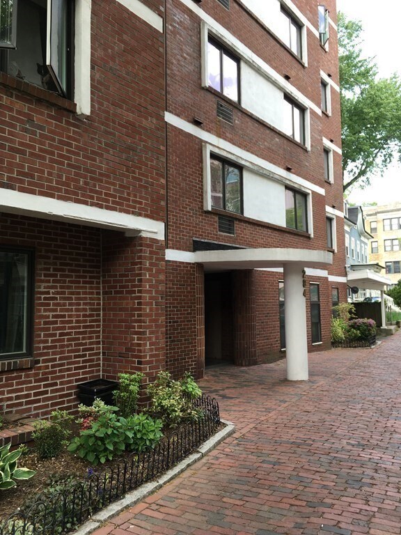 Building Photo - 284 Harvard St