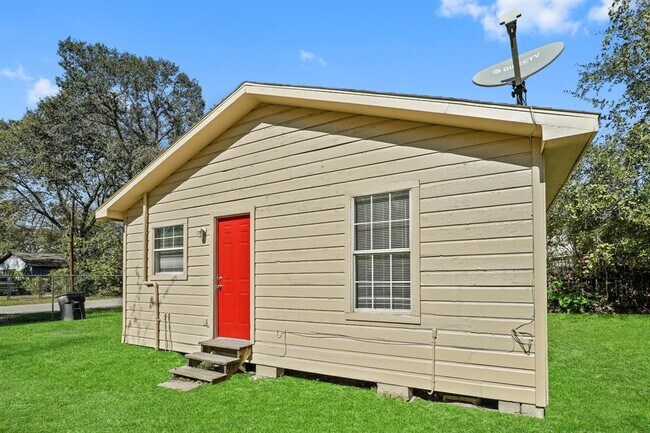Building Photo - 6210 Bundick Dr