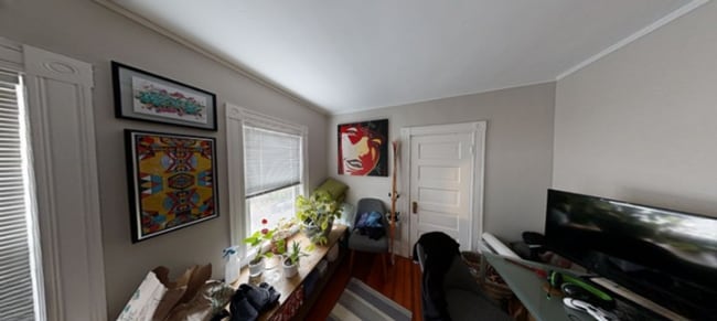 Building Photo - Peaceful Newton 2-bed near MBTA