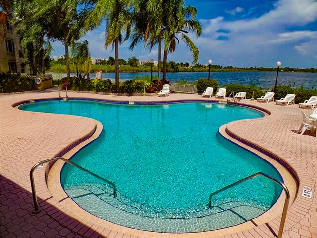 Building Photo - 2861 N Oakland Forest Dr