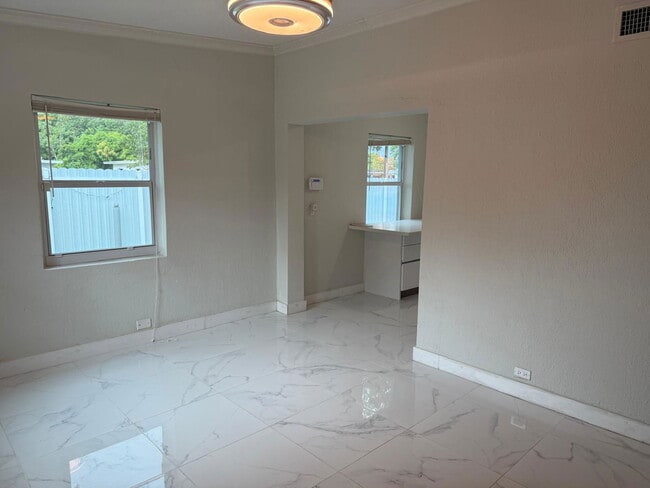 Foto del edificio - 1295 NW 122nd St