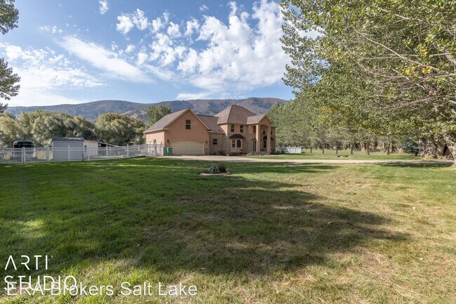 Building Photo - 5 br, 3.5 bath House - 3669 E 3600 N