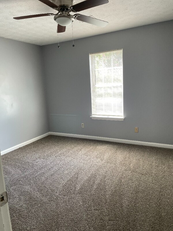 Foto del edificio - 5676 Waterford Ct