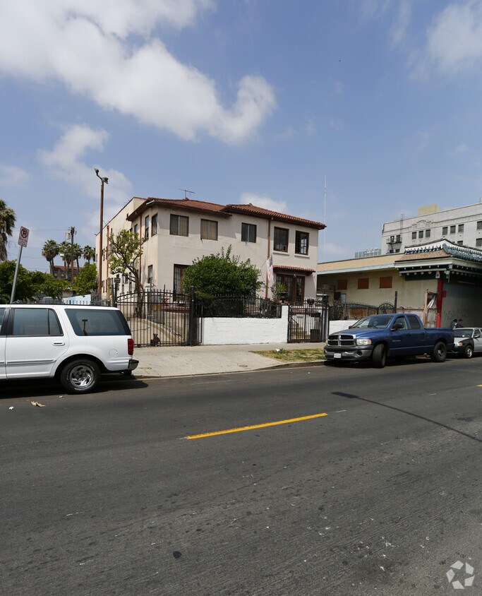 Foto del edificio - 811 S Normandie Ave