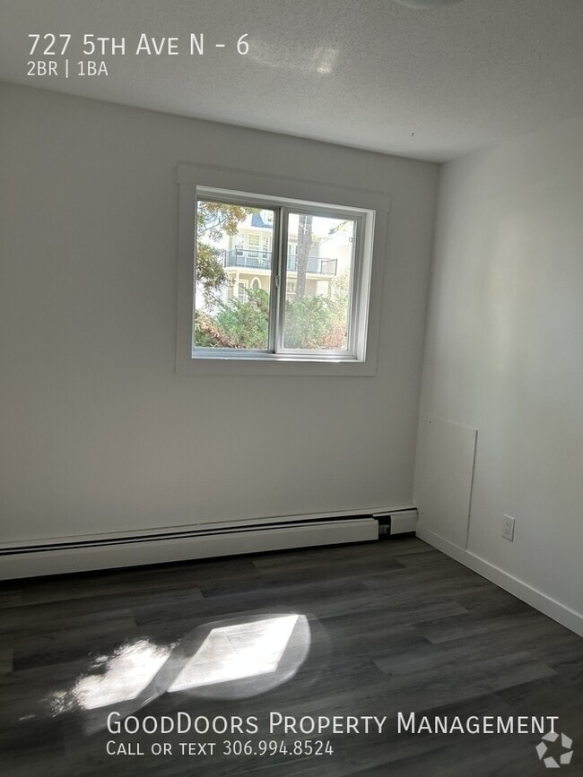 Building Photo - 727 5th Ave N