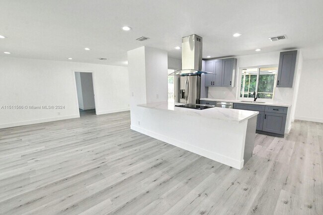 Building Photo - 5300 SW 7th St
