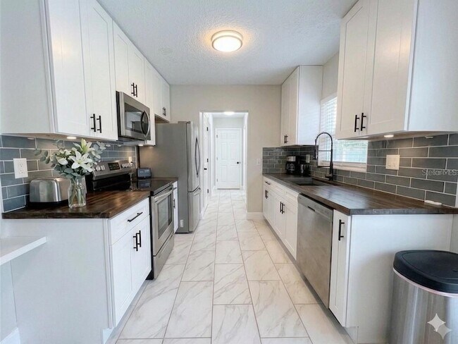 Foto del edificio - 2893 Webley Dr NE