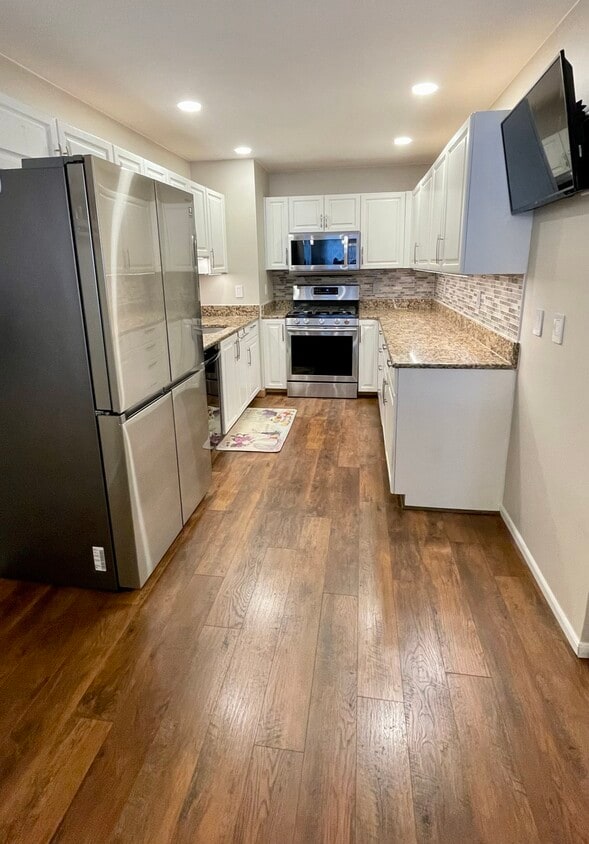 Kitchen - 291 Vasser Dr