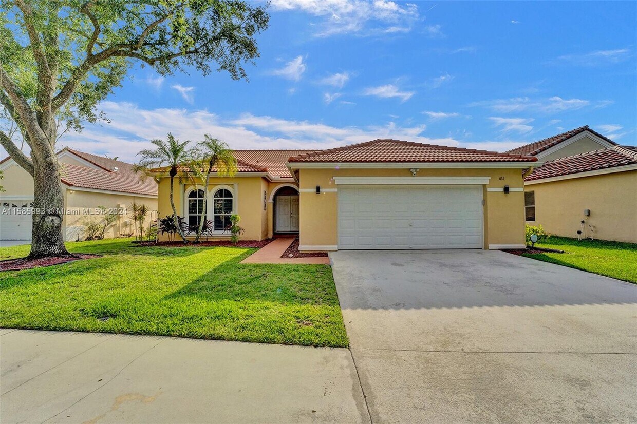Foto principal - 612 Carrington Ln