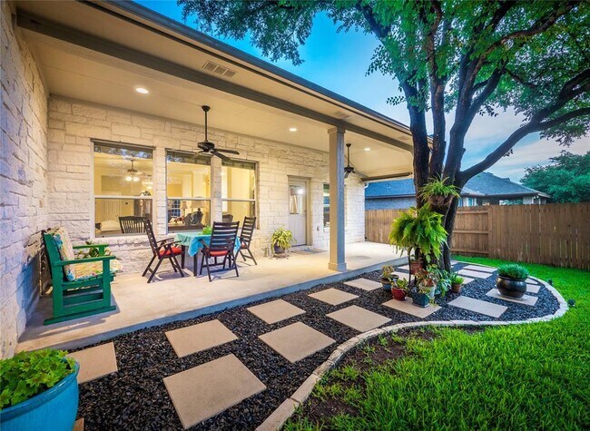 Foto del edificio - 3805 Longhorn Acres St