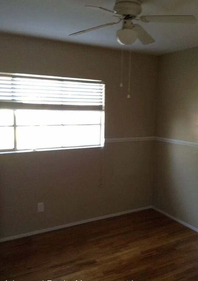 Building Photo - Beautiful 3 bed 1.5 bath, plus Bonus Room!