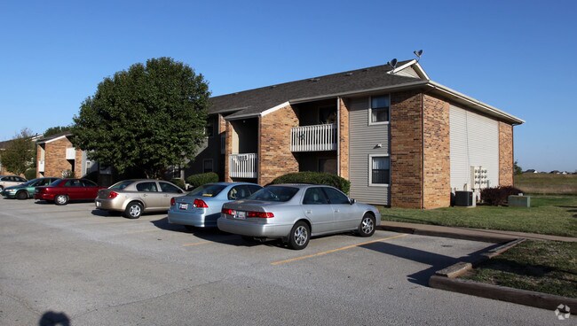 Foto del edificio - The Village Apartments