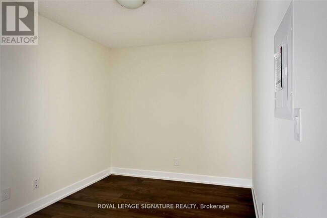 Photo du bâtiment - 2 Eva Rd