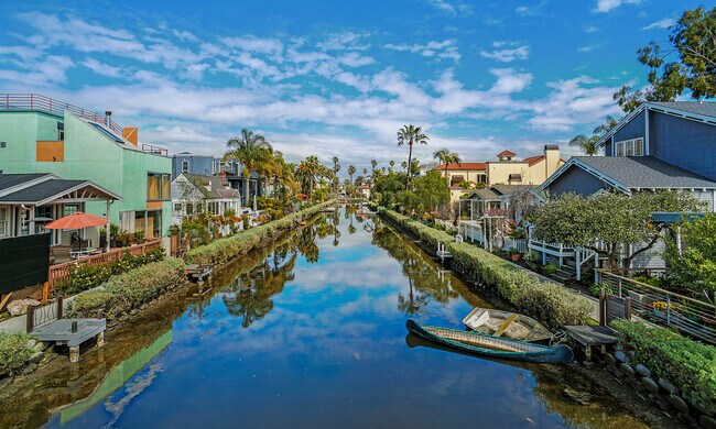 Building Photo - 447 Carroll Canal