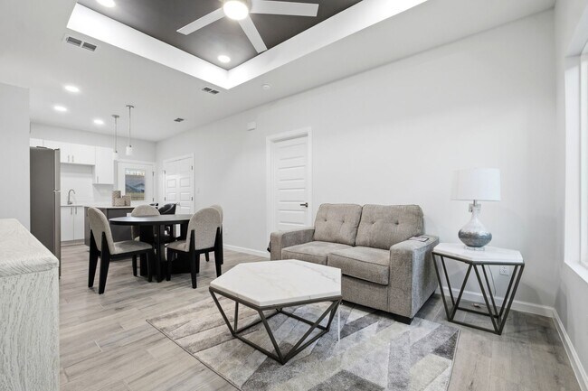 Foto del edificio - 1600 Clinton St