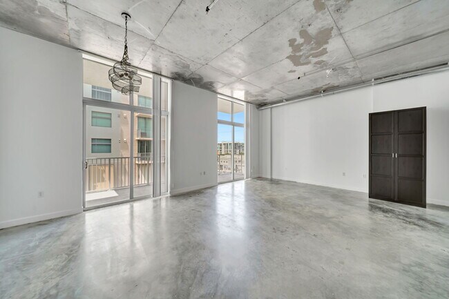 Foto del edificio - 2100 Van Buren St