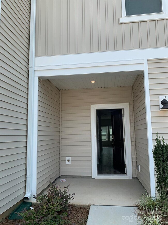 Foto del edificio - 2316 Belterra Dr