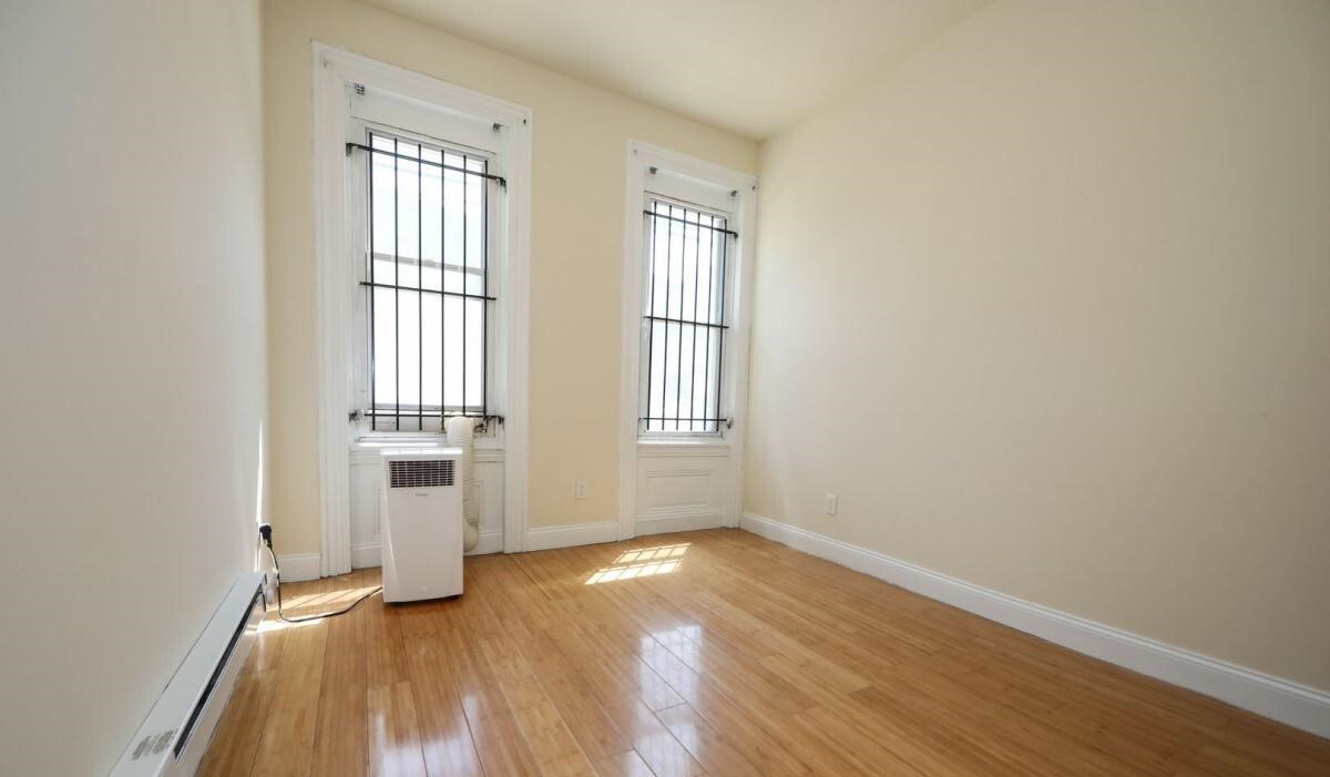 Bedroom 1 - 1630 N Sydenham St