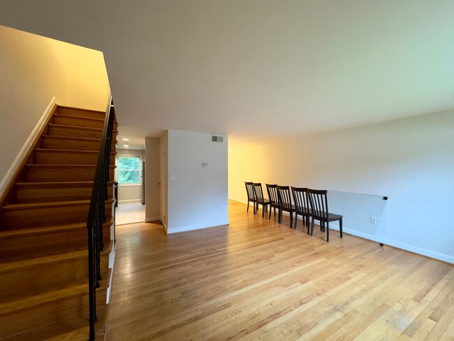 Building Photo - Charming 3Bed/3Bath Townhome in Idlewood