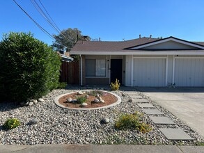 Building Photo - 1208 Wayland Ave