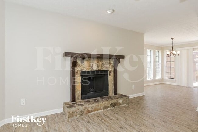 Building Photo - 2425 Stonebridge Ln