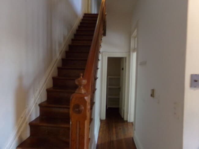 Building Photo - -- APPLICATION PENDING - 3 BR/ 2 BA Large ...