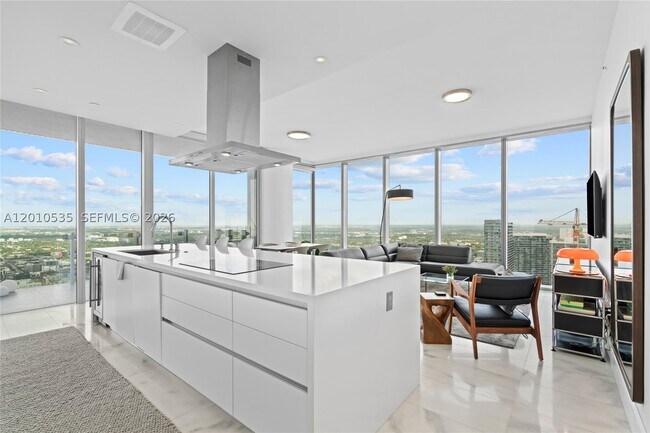 Foto del edificio - 700 NE 26th St