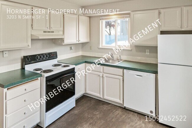 Foto del edificio - Spacious 2 Bed 1 Bath Apartment on The Nor...
