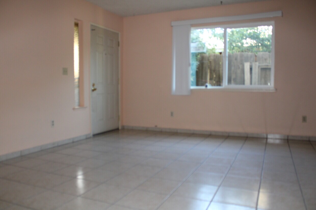 1557 Tomah Ave, Porterville, CA 93257 Townhome Rentals in Porterville