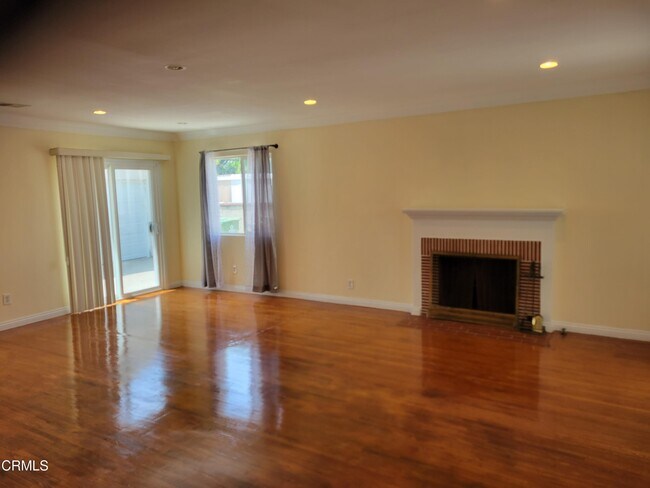 Building Photo - 2515 Pine Valley Dr