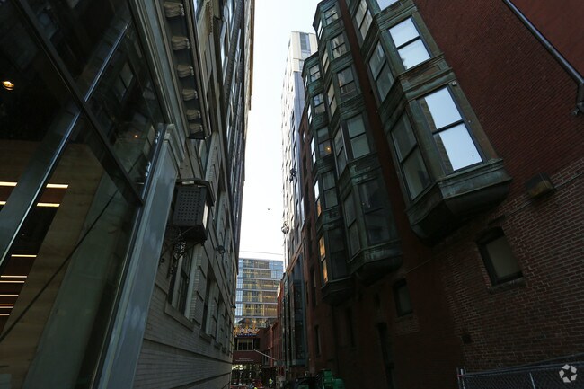 Building Photo - 2 Boylston Pl