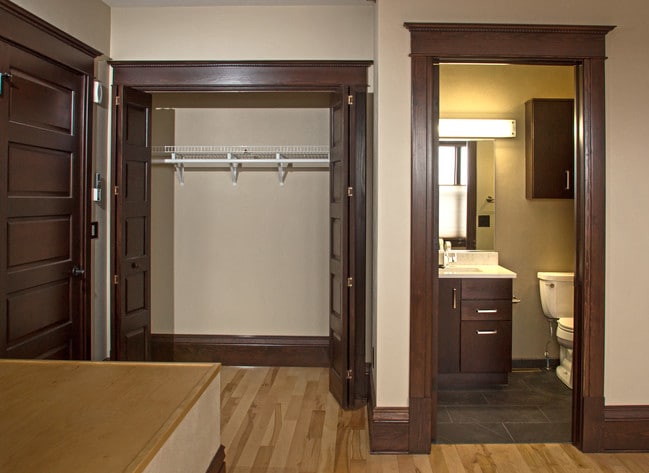 Building Photo - 320A E 4th St