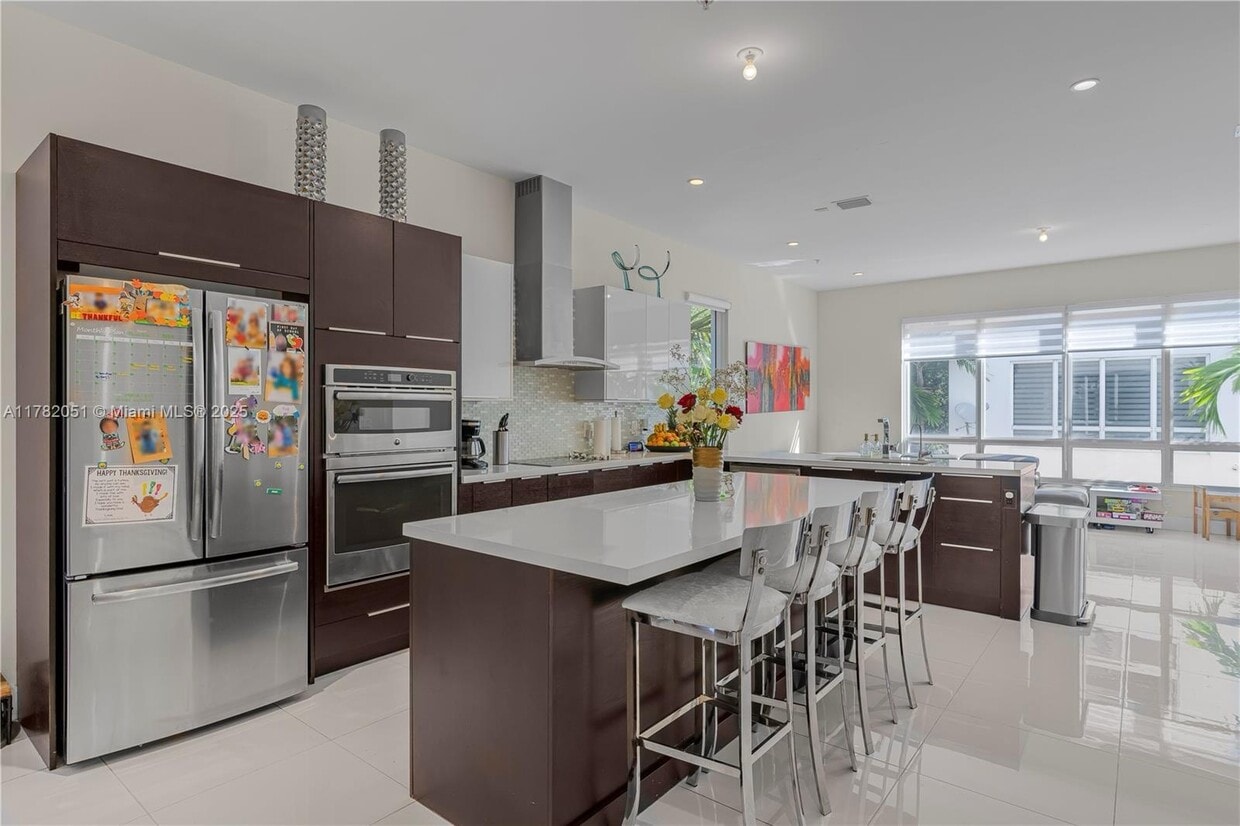 Foto principal - 6671 NW 105th Pl
