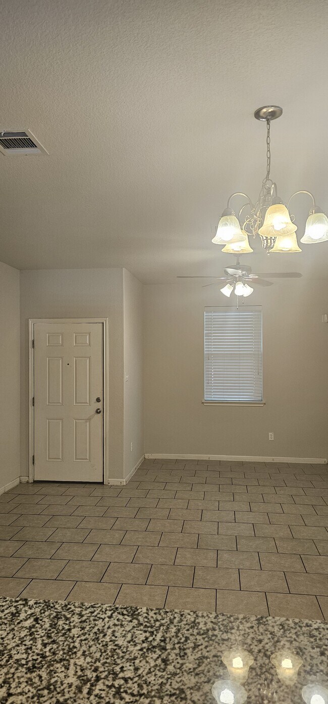 Foto del edificio - 5501 Bradford Pear Ln