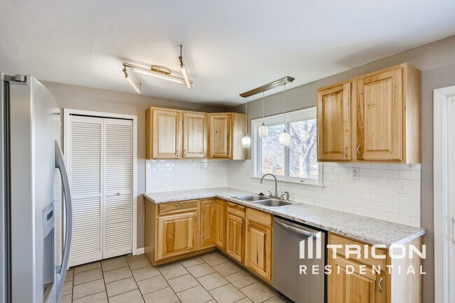 Foto del edificio - 6910 Fielding Cir