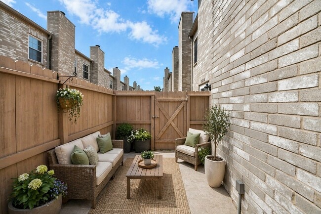 Foto del edificio - 3218 Holly Hall St