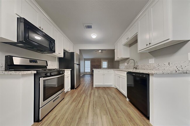 Building Photo - 2730 Longleaf Pines Ln
