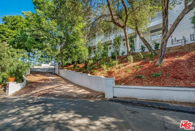 Photo - 9669 Oak Pass Rd (Beverly Hills, CA) House
