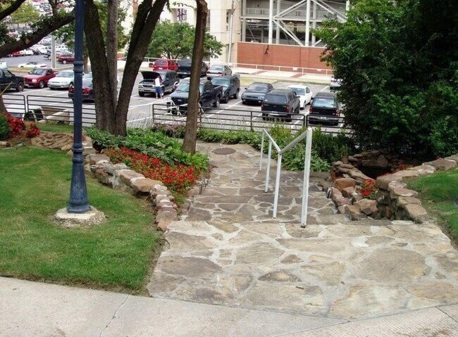 Foto del edificio - 410 N Oliver Ave