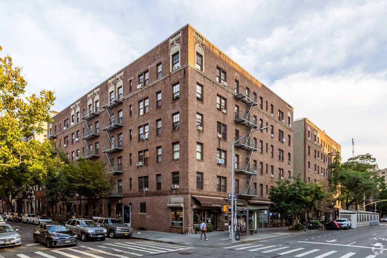 Northwest Corner - 438-448 Hudson St
