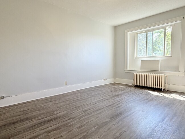 Photo du bâtiment - 1441 Wyandotte St E