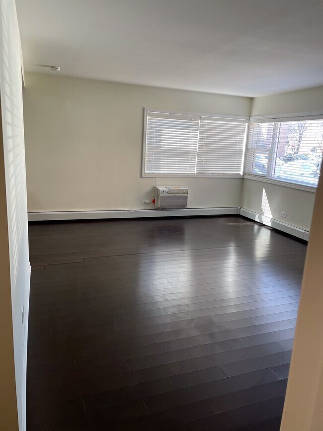 Foto del edificio - 2409 W Balmoral Ave