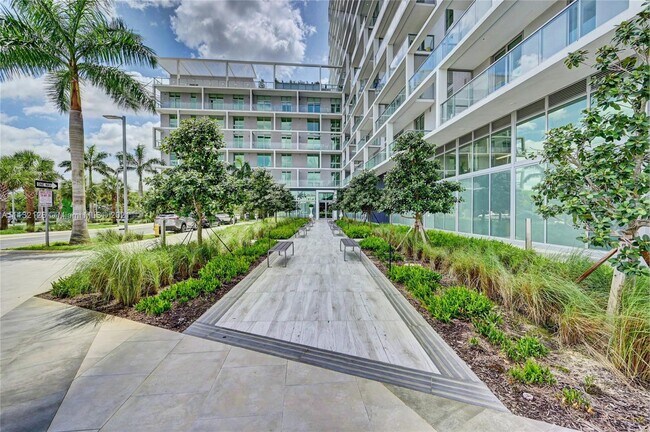 Building Photo - 2000 Metropica Way