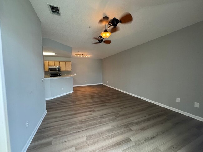 Building Photo - Charming 1-Bedroom Condo – 3rd Floor | Gat...