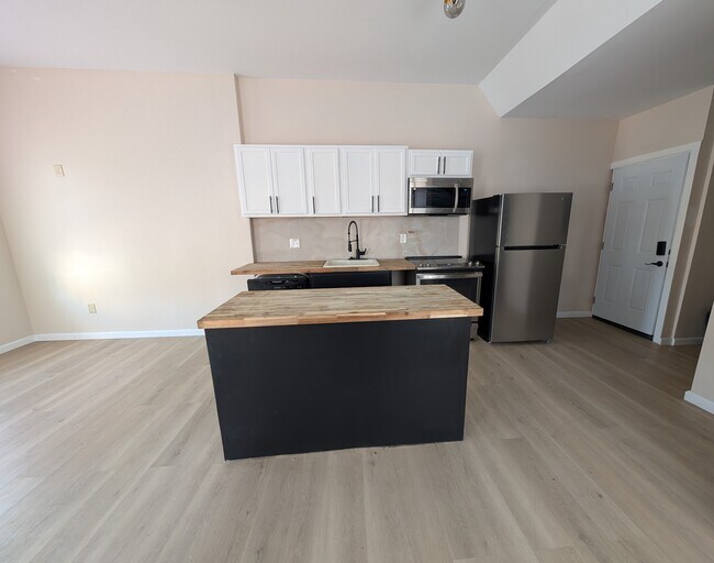 Building Photo - 2352 N 29th St