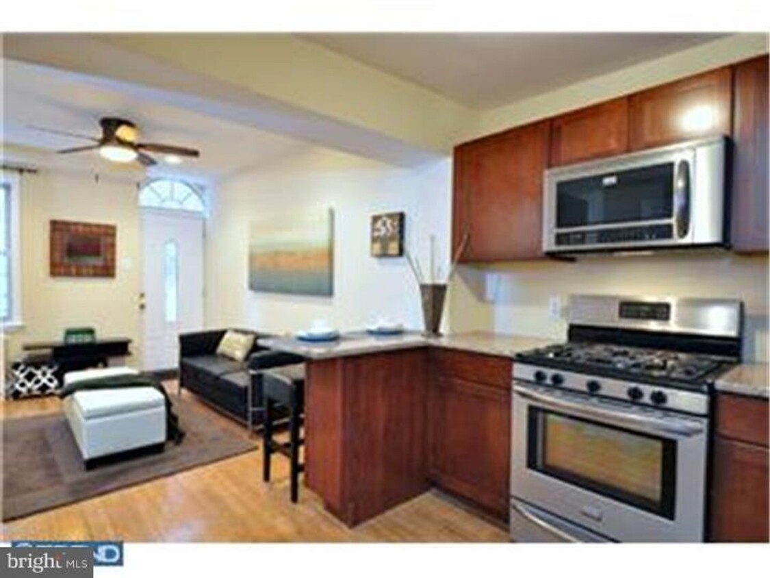 Primary Photo - Fabulous 2 bedroom Trinity in Gated Commun...